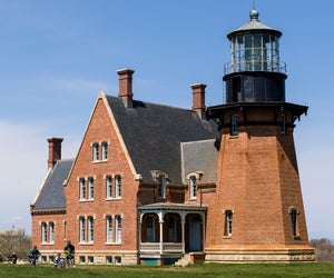 Narragansett is the gateway to Rhode Island's tourist treasures, like Newport and Block Island. Photo by John Riviello (CC BY-NC-ND 2.0)