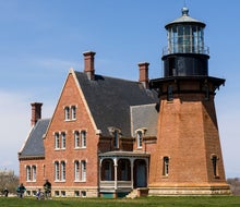 Narragansett is the gateway to Rhode Island's tourist treasures, like Newport and Block Island. Photo by John Riviello (CC BY-NC-ND 2.0)