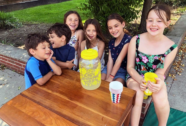 lemonade stand with friends beats boredom back