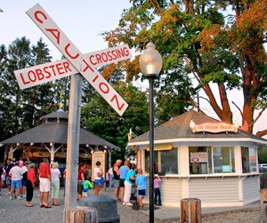 There's room to roam a bit at Lenny & Joe's Fish Tale and other CT restaurants where kids can play. Photo by Slack12/CC BY 2.0